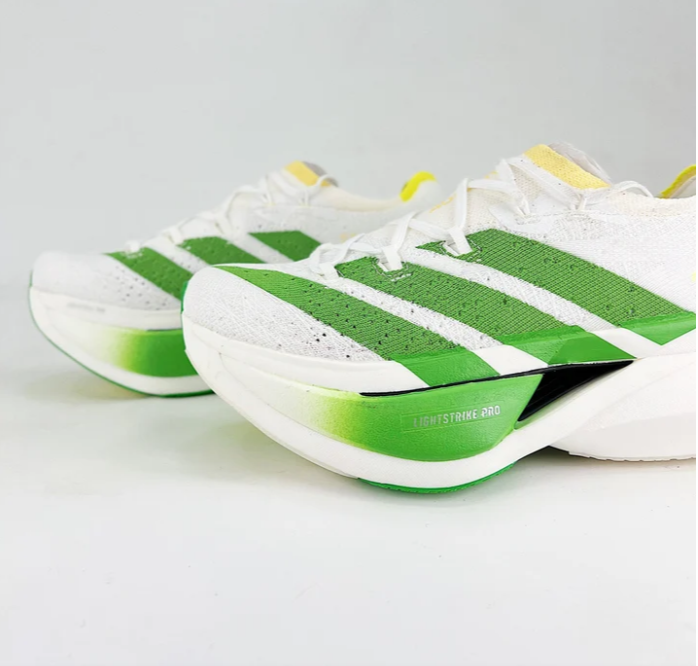 UrbanFit Men's White & Green Performance Running Shoes – Stylish Athletic Sports